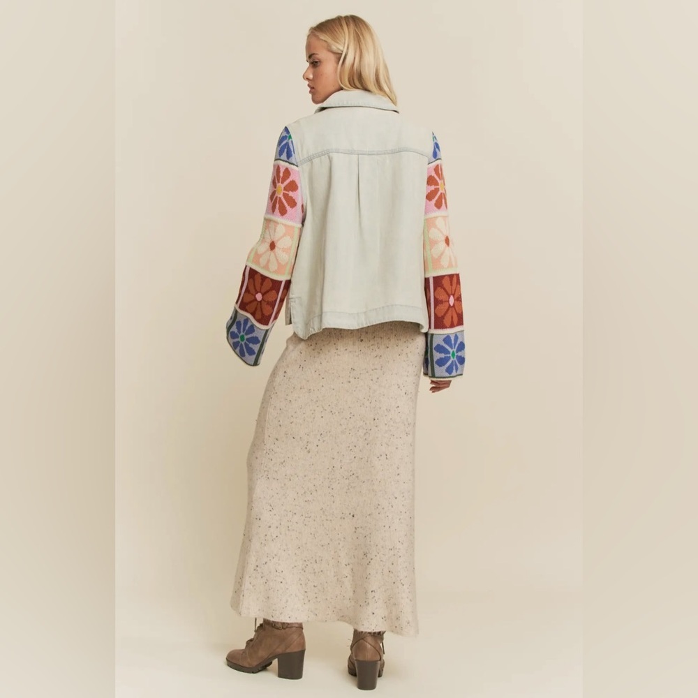 DAVI & DANI Women’s Adjustable Cuffs Multi Patch Denim Jacket (light denim) - Picture 11 of 15